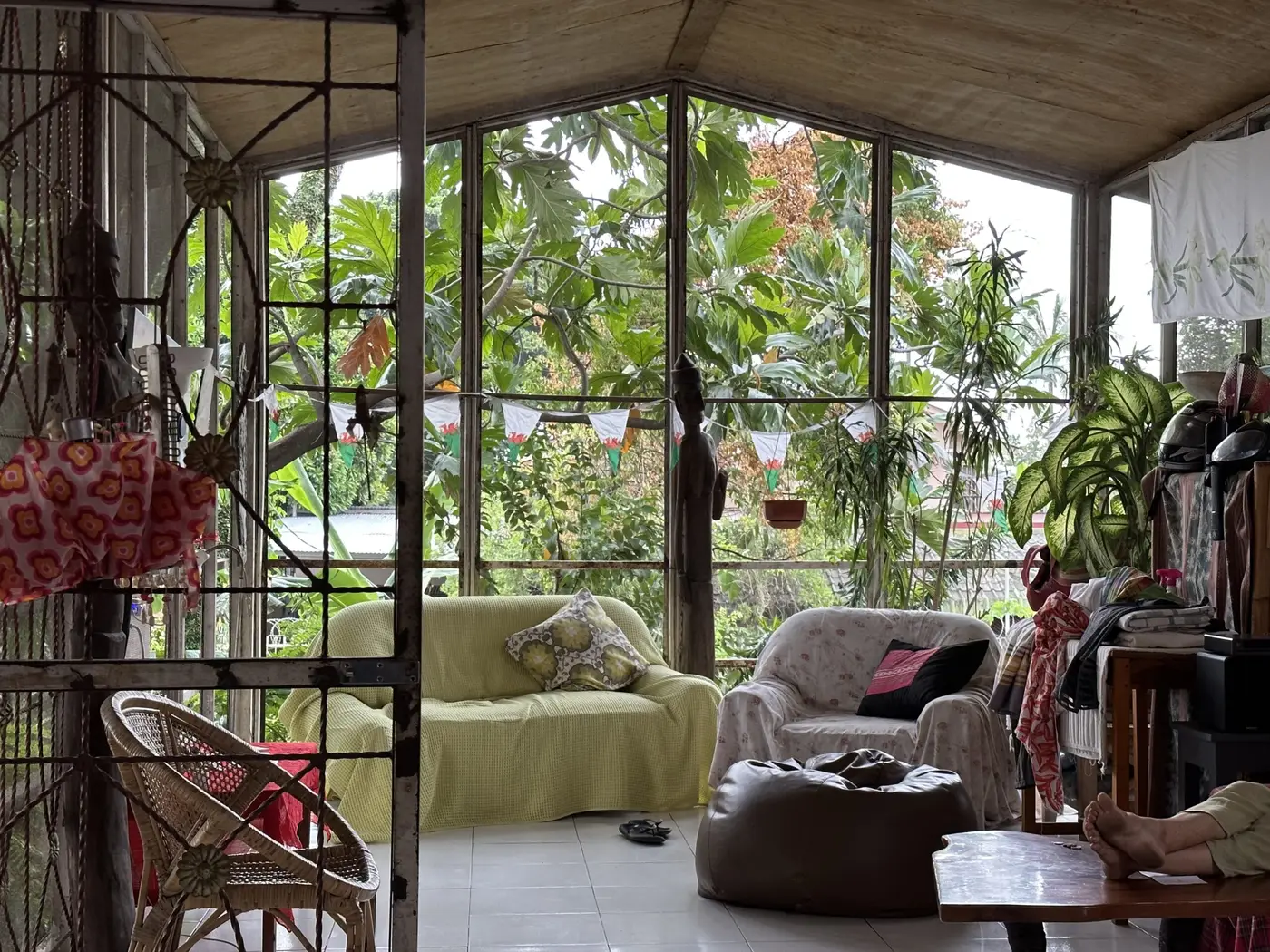 A companion’s lounge room… and feet 😉 — Timor-Leste.